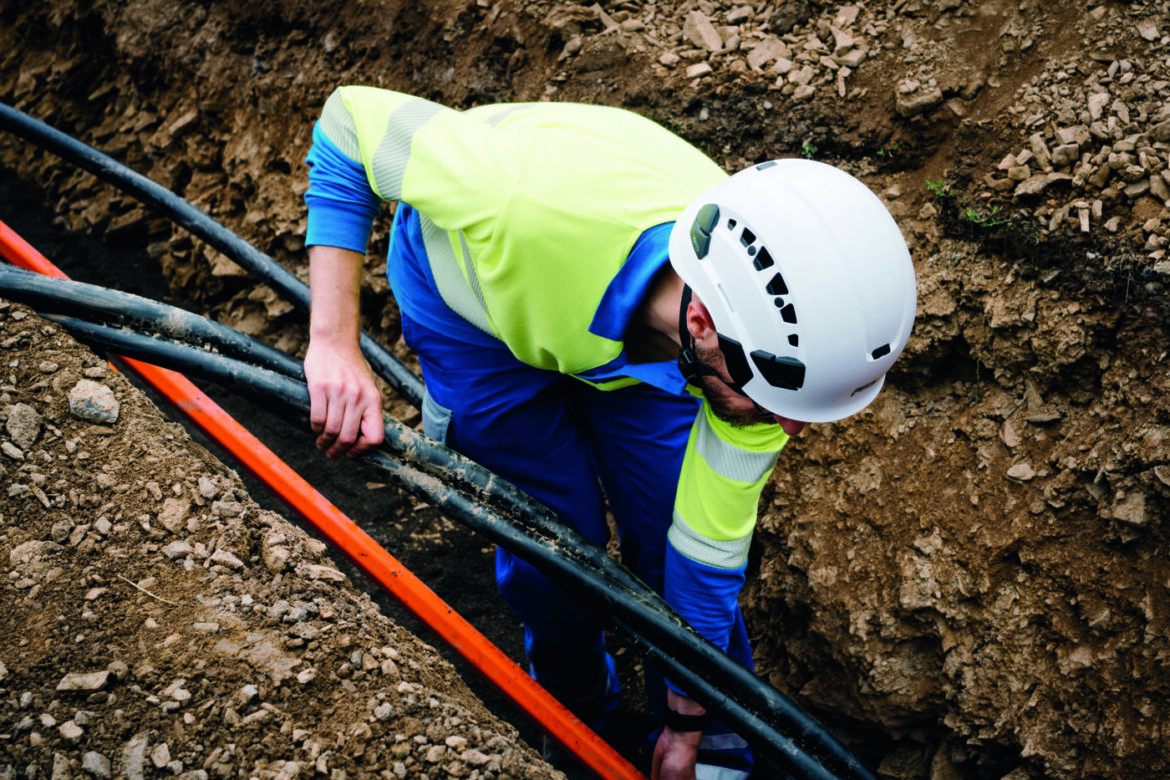 Zur Wiederherstellung der Stromversorgung in Mayschoß hat Westnetz mit den Bauarbeiten einer neuen Mittelspannungsverbindung von Rech nach Mayschoß begonnen.