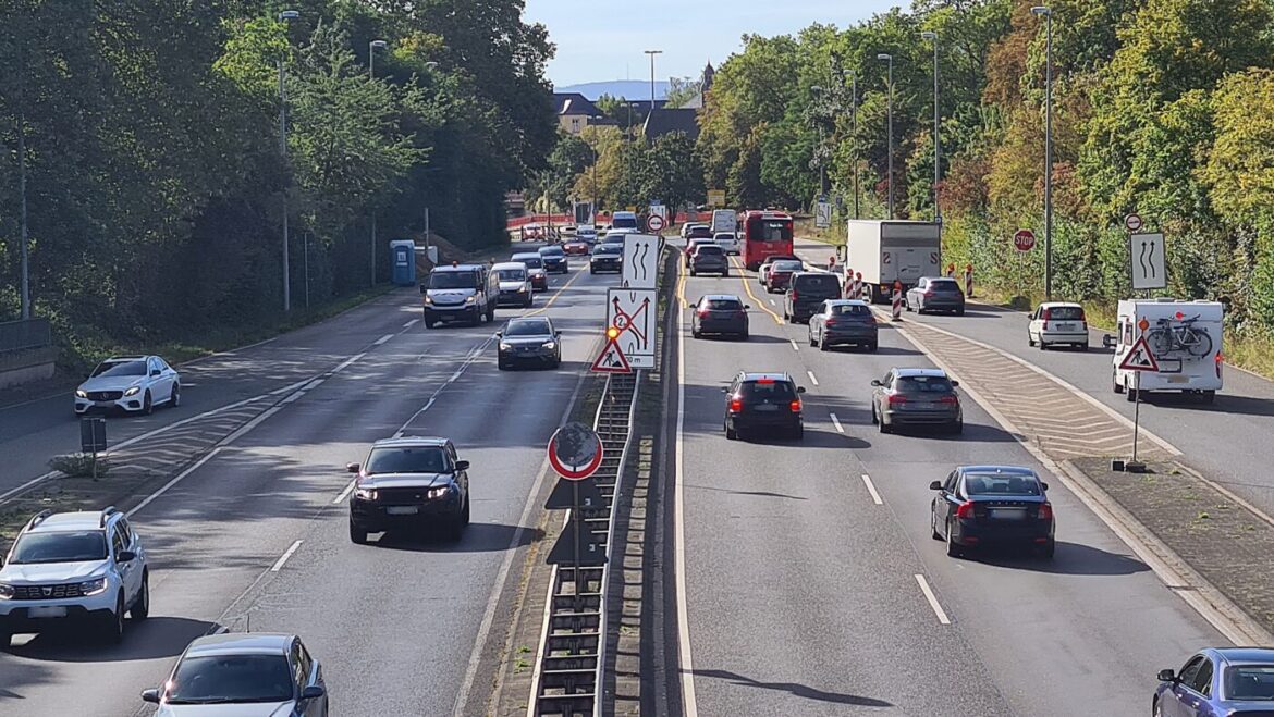 Verkehrsstau auf der B9 wegen Straßensperrung