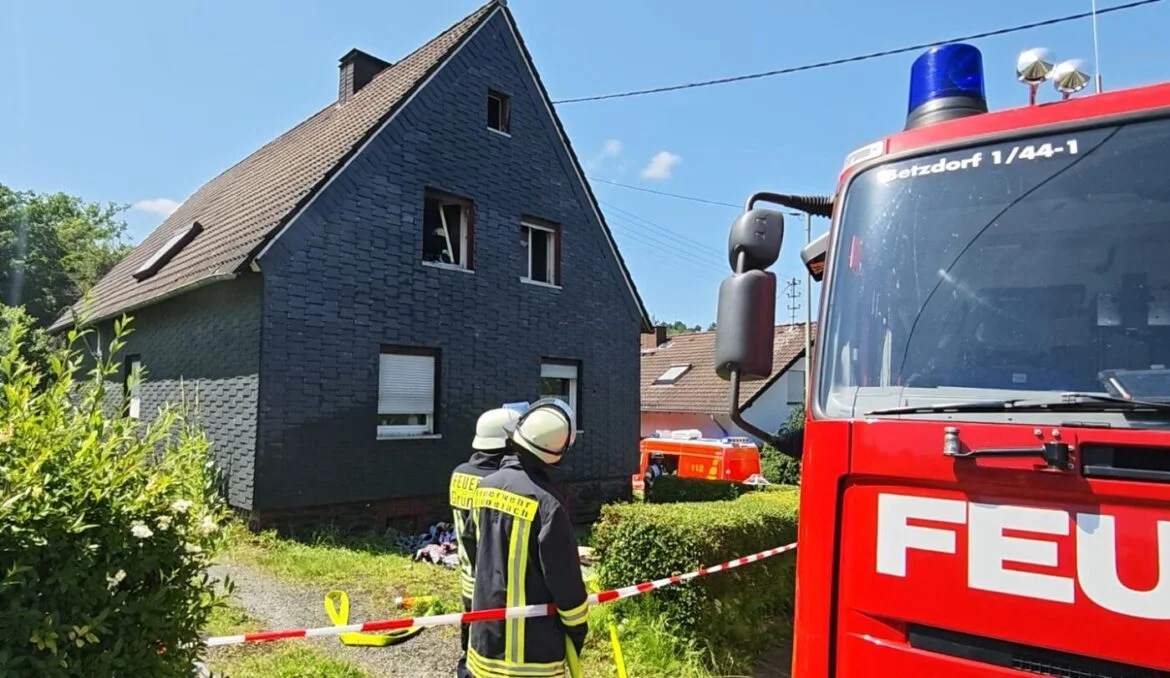 Feuerwehreinsatz bei einem Hausbrand, 56aktuell News