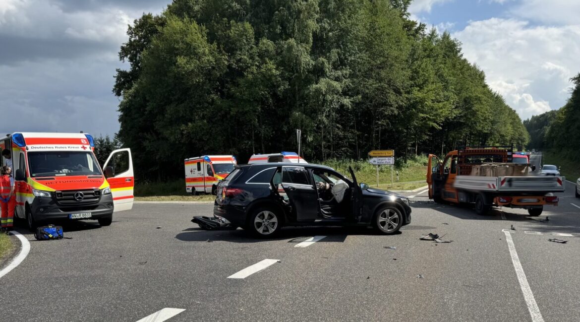 Verkehrsunfall in Wetsreburg mit mehreren Fahrzeugen, 56aktuell News
