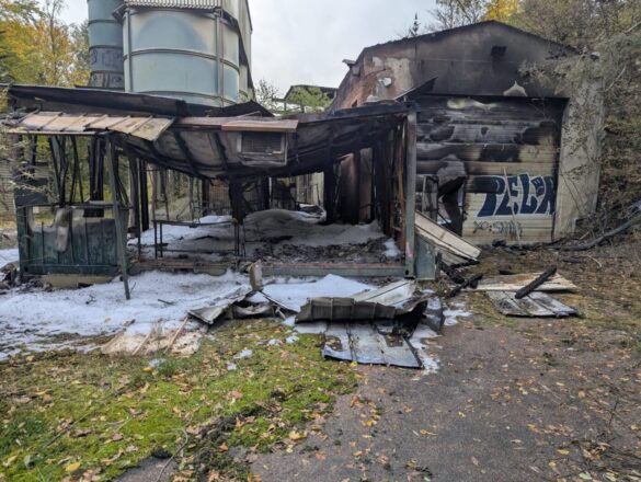 WhatsApp Bild 2025-10-24 um 16.30.18_0d3e0fa1 Verbranntes Gebäude mit Graffiti, 56 aktuell News
