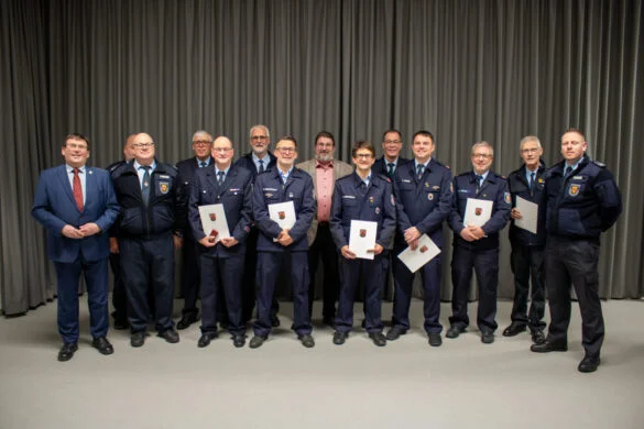 Goldene_Feuerwehrehrenzeichen_35und45Jahre Feuerwehrleute erhalten Goldene Ehrenzeichen für 35 und 45 Jahre Dienst, 56aktuell News.