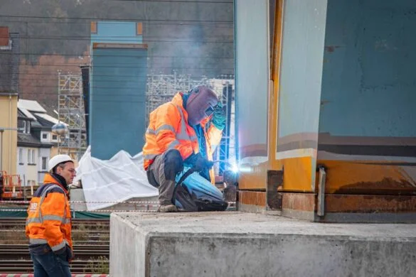 Schweißarbeiten-min Schweißer bei Bauarbeiten, 56 aktuell News