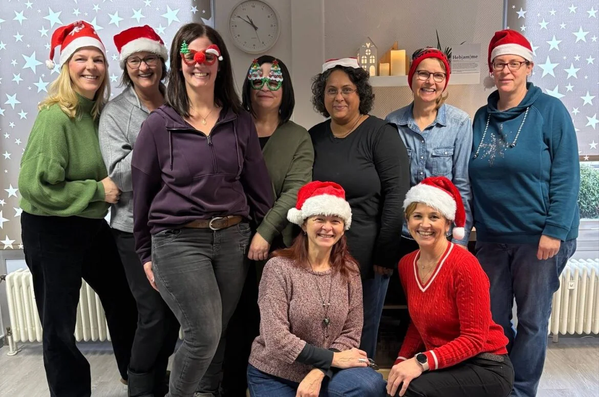 Gruppe von Hebammen im Westerwald feiert Weihnachten, 56aktuell News