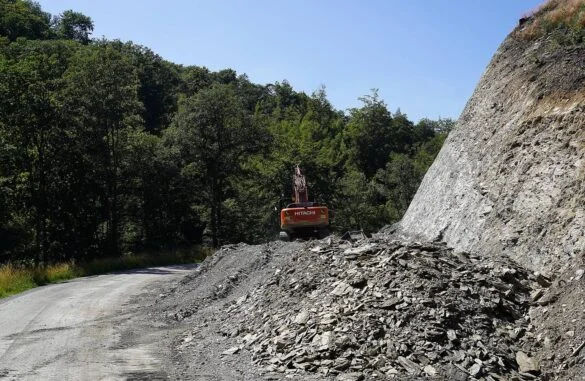 L335 Braubach Dachsenhausen Juli 25 (5) Straßenbauarbeiten an der L335 bei Braubach, 56aktuell berichtet.