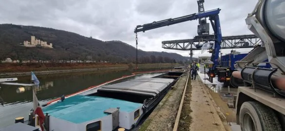 Lahnstein_Hafen (13)-min Schiff im Hafen von Lahnstein, 56aktuell News