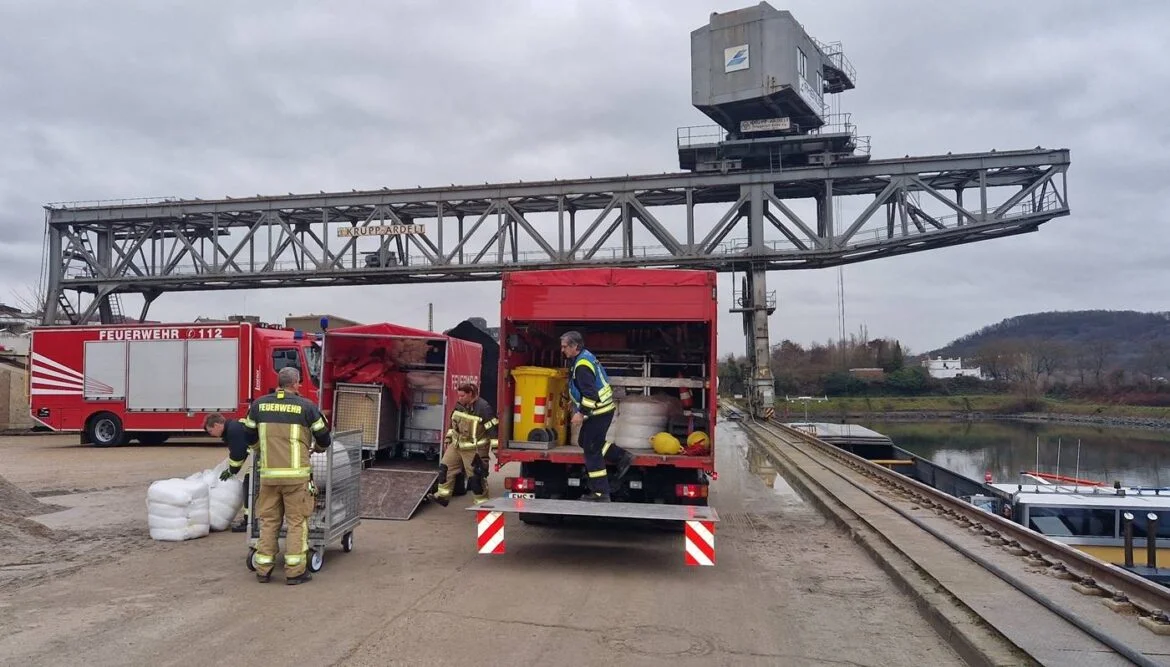 Feuerwehr im Lahnsteiner Hafen, 56 aktuell News.