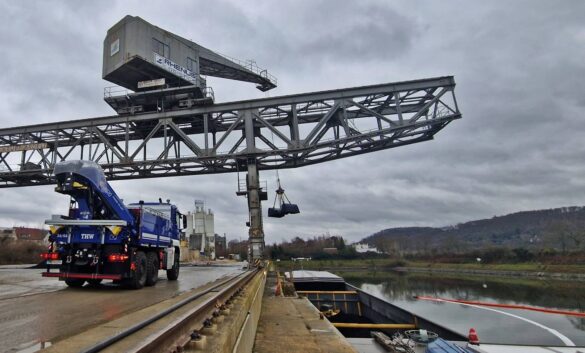 Lahnstein_Hafen (6)-min Industriehafen in Lahnstein mit Kran und LKW, 56 aktuell News