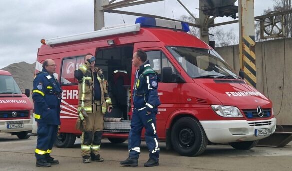 Lahnstein_Hafen (9)-min Feuerwehrleute bei Einsatz am Hafen Lahnstein, 56 aktuell News