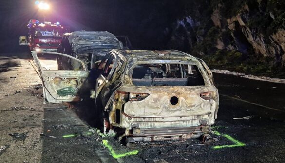 Unfall B42 Rossstein (5)-min Verbranntes Auto nach Unfall auf der B42 bei Rossstein, 56aktuell berichtet.