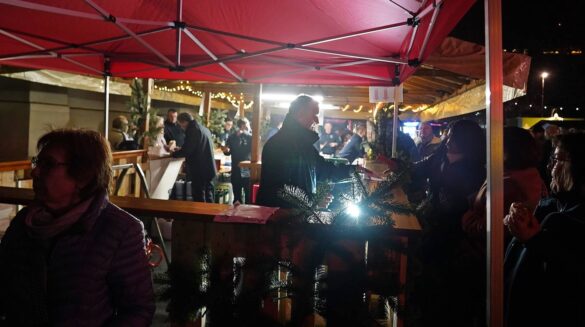 Weihnachtsmarkt Bad Ems (3)-min Besucher auf dem Weihnachtsmarkt in Bad Ems, 56 aktuell berichtet.