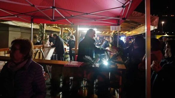 Weihnachtsmarkt Bad Ems (3)-min Besucher auf dem Weihnachtsmarkt in Bad Ems, 56 aktuell berichtet.