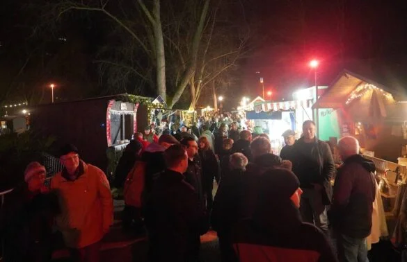 Weihnachtsmarkt Bad Ems (5)-min Weihnachtsmarkt Bad Ems bei Nacht, Menschenmenge, 56aktuell.