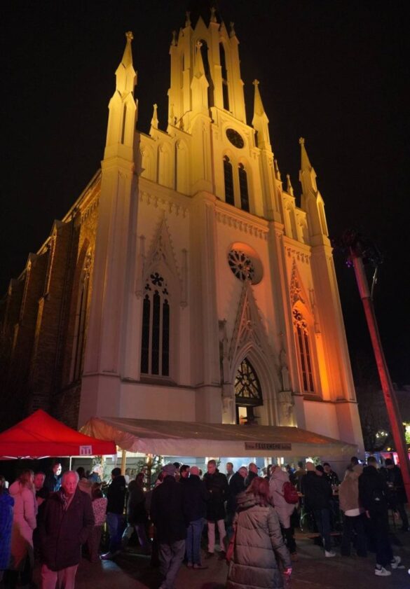 Weihnachtsmarkt Bad Ems (6)-min Weihnachtsmarkt in Bad Ems bei Nacht, beleuchtete Kirche, 56 aktuell