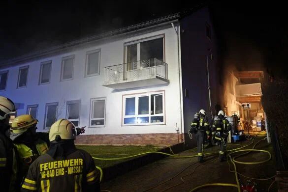 Wilofa (10) Feuerwehrleute bekämpfen nächtlichen Brand in Wohngebäude, 56aktuell berichtet.