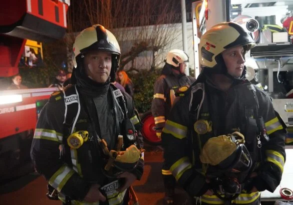 Wilofa 2 (10) Feuerwehrleute im Einsatz bei Nacht, 56 aktuell News