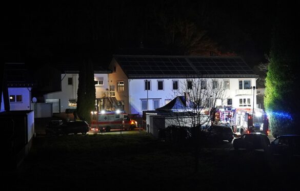 Wilofa 2 (11) Nachtaufnahme eines Gebäudes mit Einsatzfahrzeugen, 56aktuell News