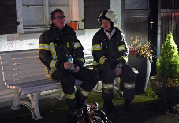 Wilofa 2 (7) Zwei Feuerwehrleute bei einer Pause, 56 aktuell News