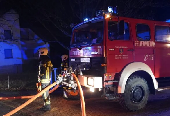 Wilofa (6) Feuerwehrfahrzeug bei nächtlichem Einsatz, 56aktuell berichtet