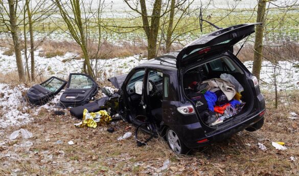 Unfall Dachsenhausen (3)-min Verkehrsunfall in Dachsenhausen, Auto im Graben, 56aktuell News