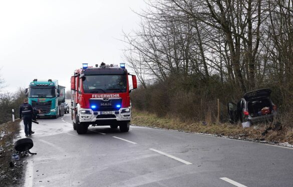 Unfall Dachsenhausen (4)-min Unfall bei Dachsenhausen mit Feuerwehrauto, 56aktuell News