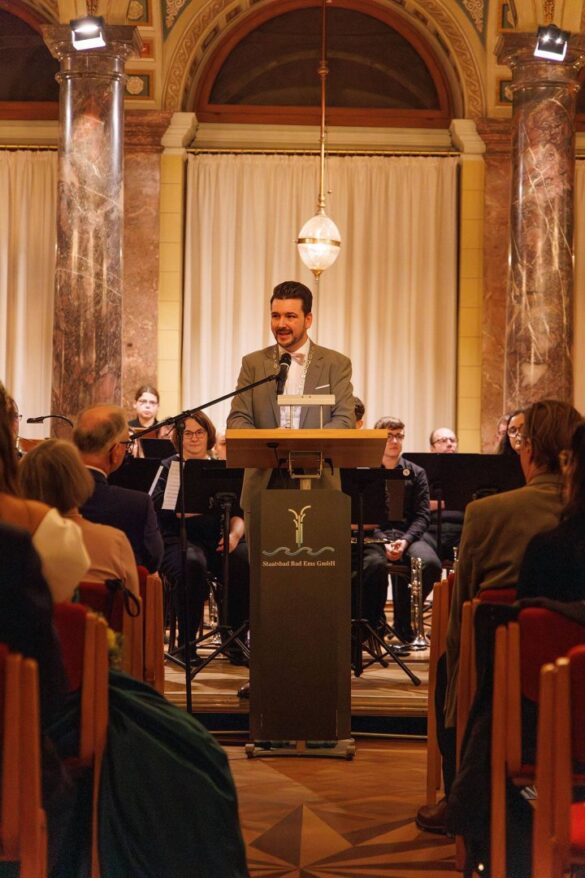 neujahrsempfang_badems_17-01-26_24-min_56aktuell Mann hält Rede bei Neujahrsempfang in Bad Ems.