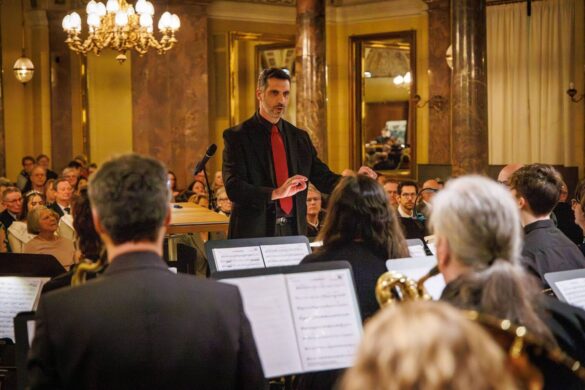 neujahrsempfang_badems_17-01-26_49-min_56aktuell Dirigent leitet Orchester beim Neujahrsempfang in Bad Ems.