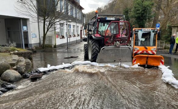 nassau-6-min_56aktuell Traktor und Schneepflug im Hochwassereinsatz in Nassau