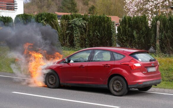 Fachbach Fahrzeugbrand (2)