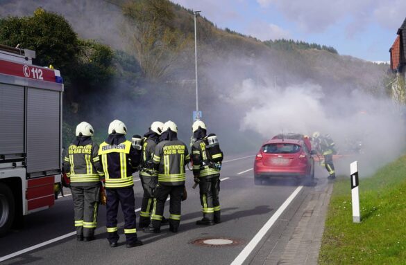 Fachbach Fahrzeugbrand (4)
