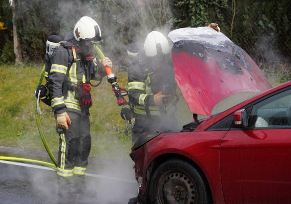 Fachbach Fahrzeugbrand (9)