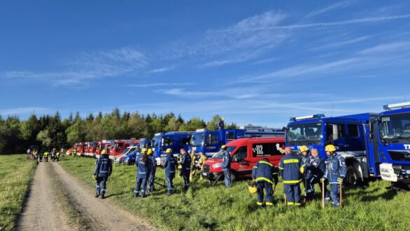 Feuerwehr-THW-Waldbrand-Friesenhagen