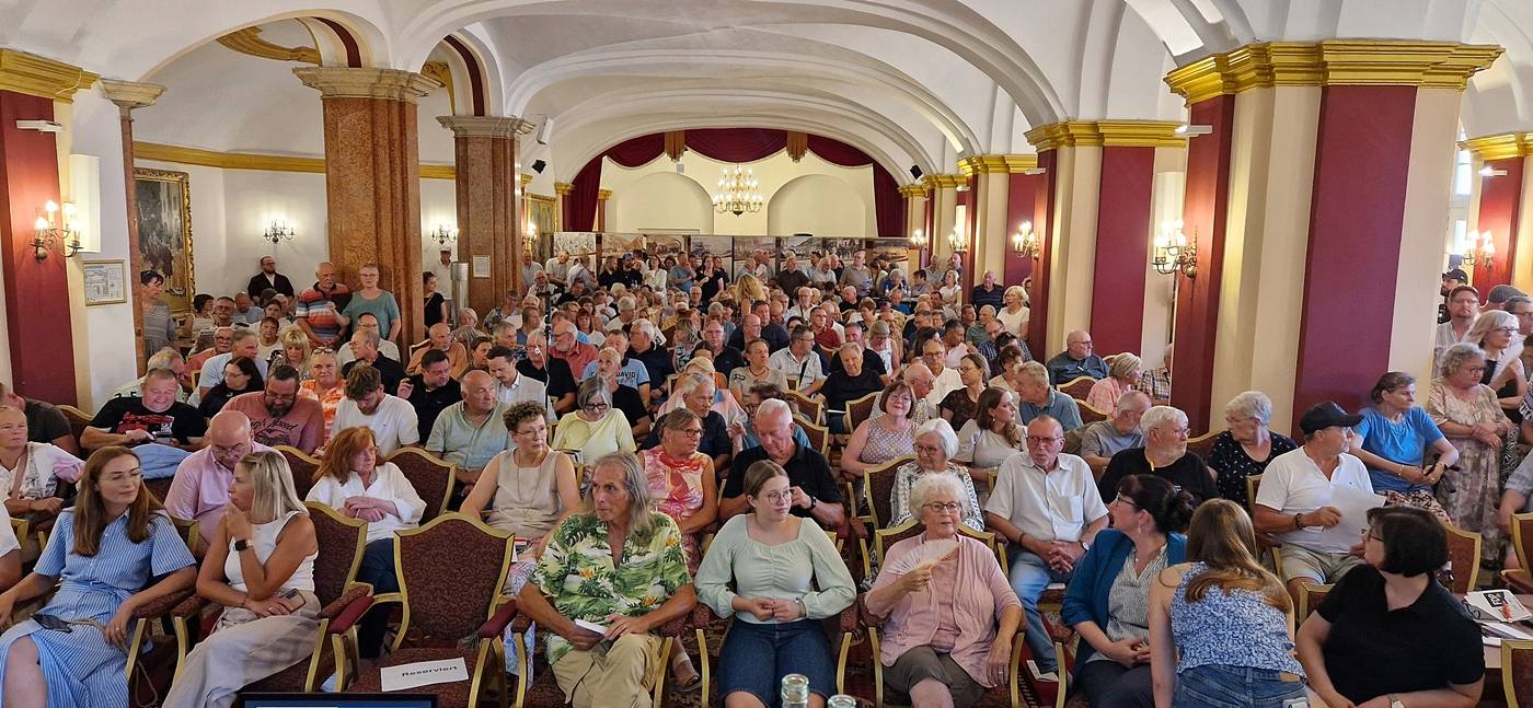 Podiumsdiskussion (1)-min
