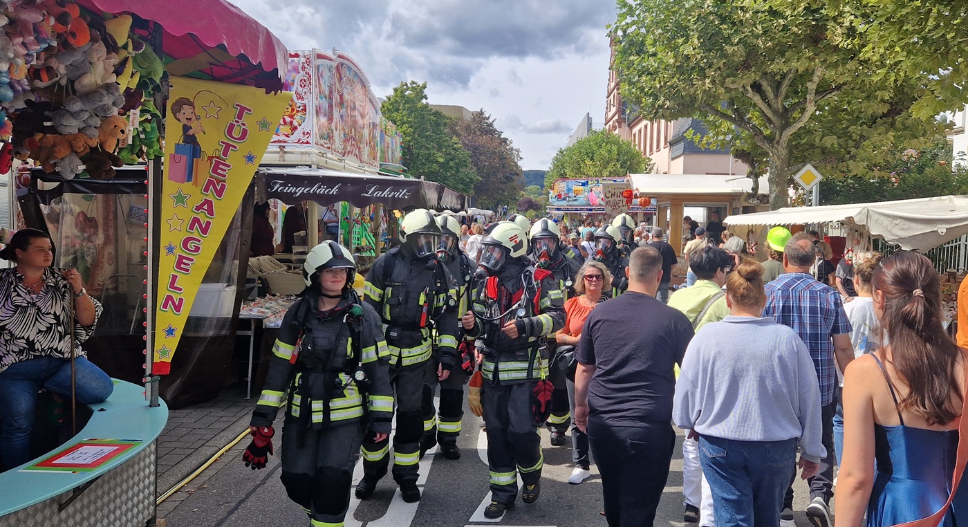 Unter Atemschutz auf dem Bartholomäusmarkt (9)