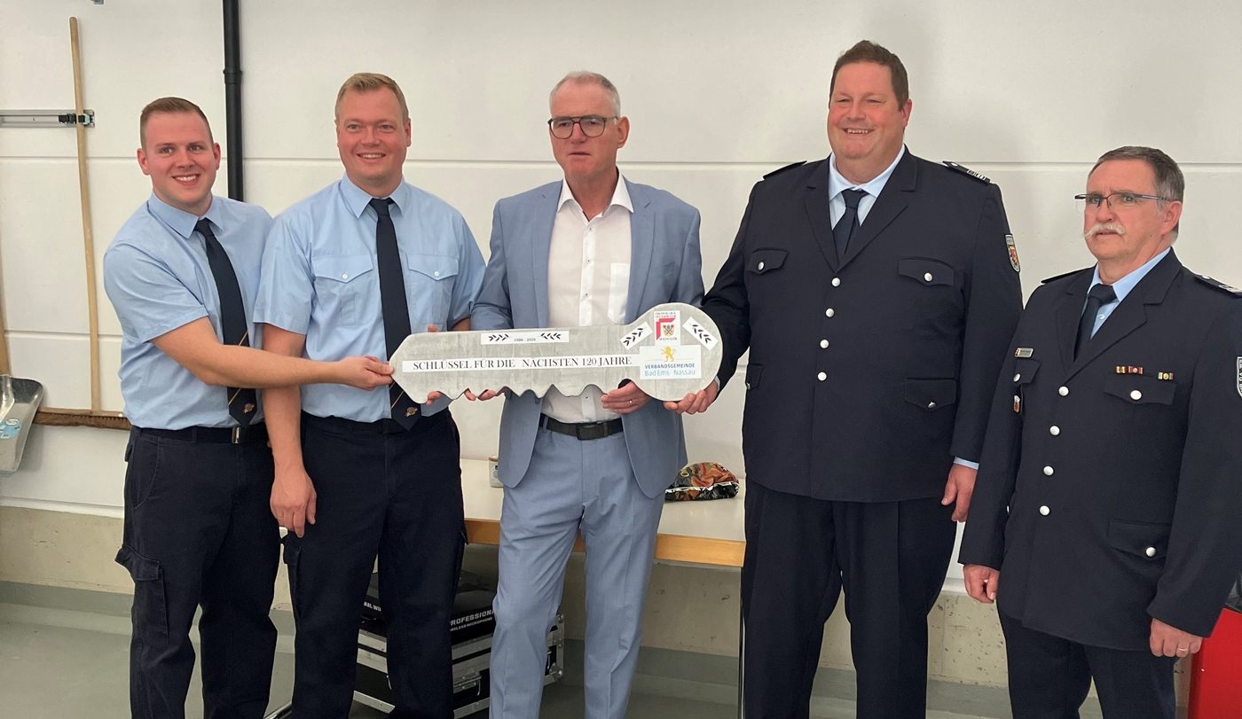 Foto Schlüsselübergabe FwGH Weinähr-min (1)